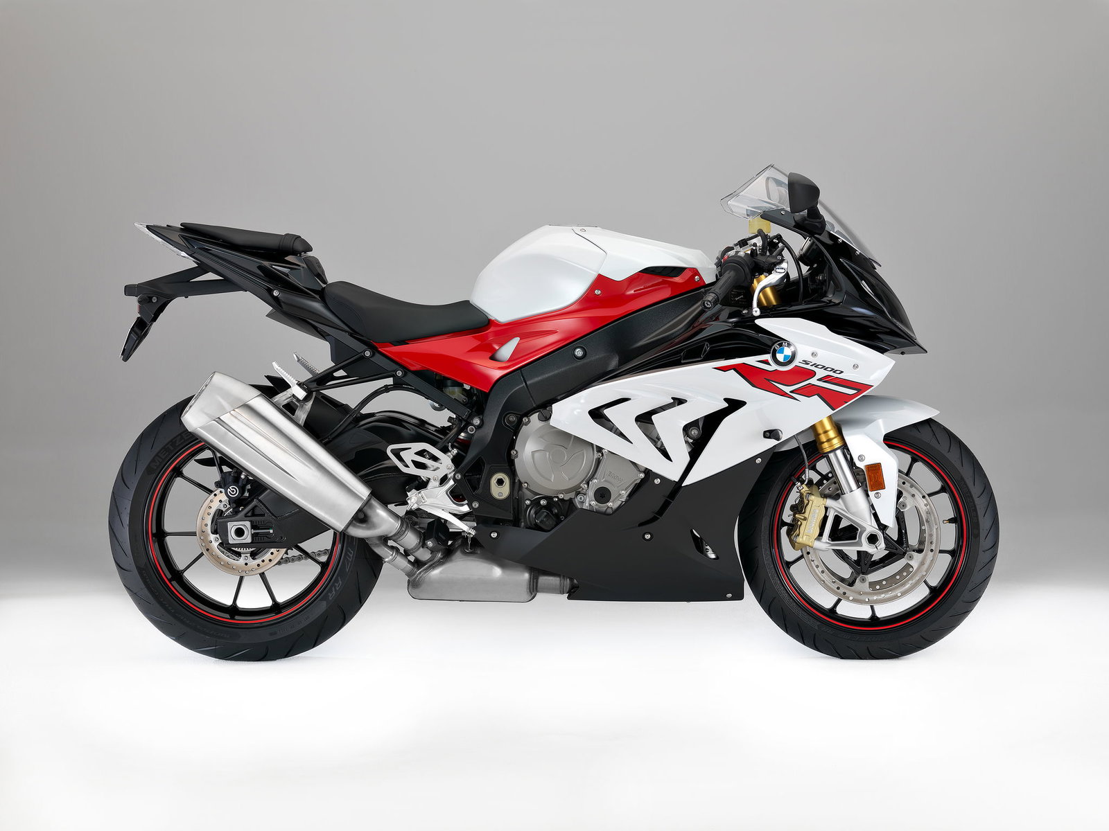BMW reveals two new members of R nineT family